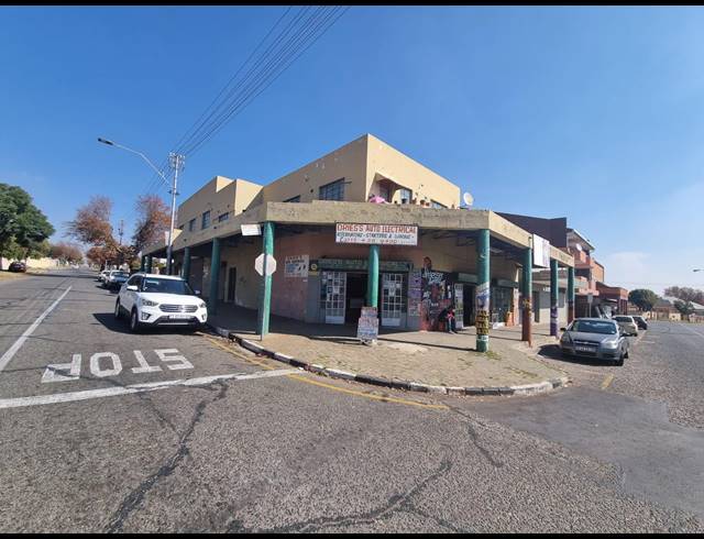 500M² BUILDING FOR SALE IN THE HILL